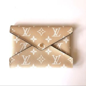 Louis Vuitton Giant Monogram Medium Kirigami